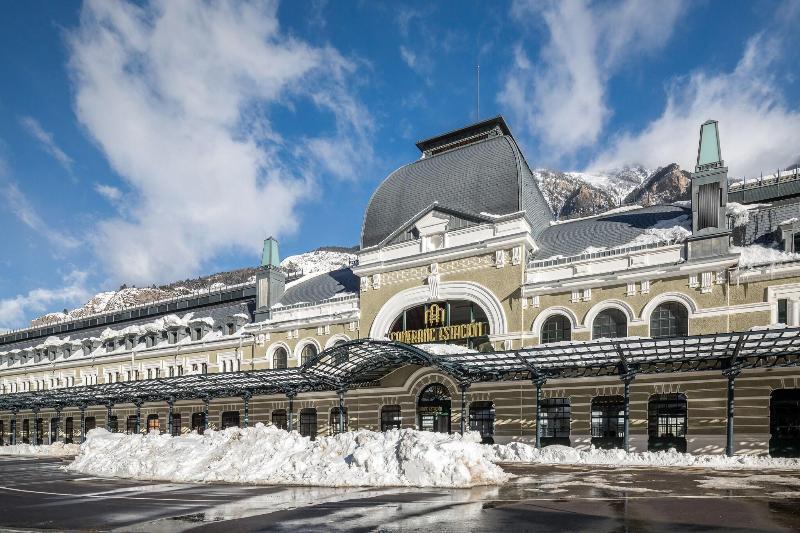 Canfranc Estacion Royal Hideaway Hotel Exterior photo